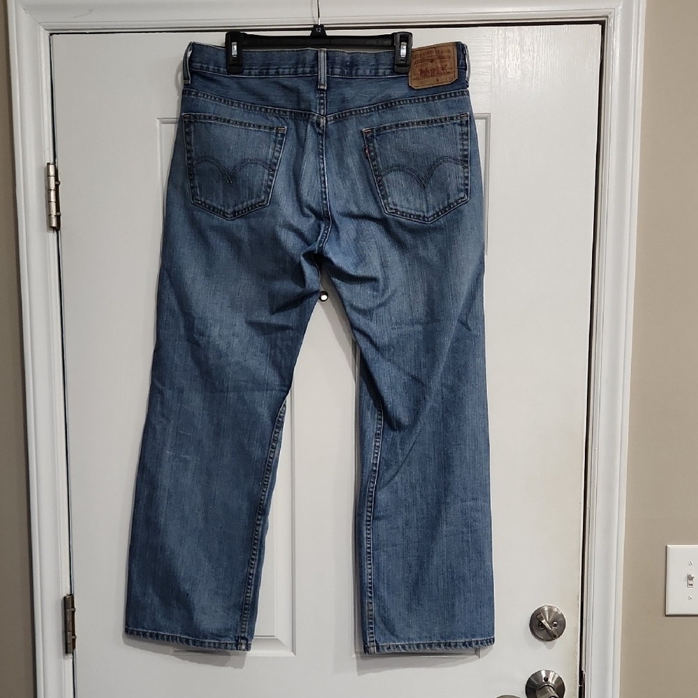 Relaxed Blue Jeans with Classic Stitching